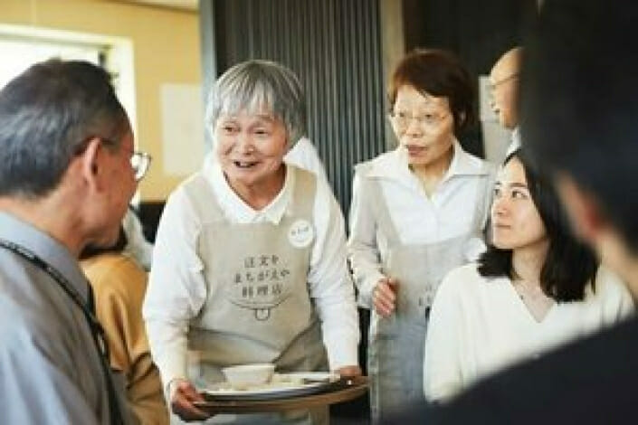 في اليابان، مطعم لا مثيل له: يوظف فقط الأشخاص المصابين بالخرف