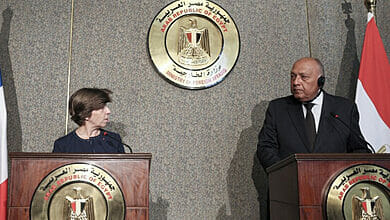 وزيرا خارجية مصر وفرنسا يطالبان بتقديم المساعدات لغزة عبر معبر رفح