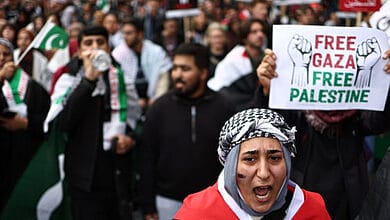 ما يقرب من 100 ألف يشاركون في مسيرة مؤيدة للفلسطينيين في لندن