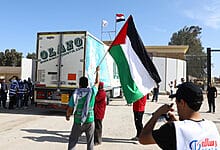 المساعدات الإنسانية لغزة تواجه عقبات في رفح: اشتباكات بين الميليشيات والجيش الإسرائيلي
