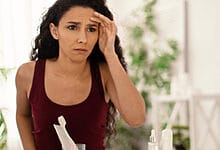 كيفية إزالة التجاعيد تحت العينين في وقت سلبي؟
