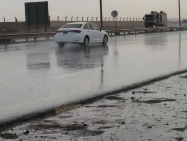 بالفيديو: أمطار غزيرة تضرب الفجيرة وأبوظبي ورأس الخيمة والشارقة وأمطار متوسطة على دبي والمركز الوطني للأرصاد يصدر تنبيهات برتقالية وصفراء